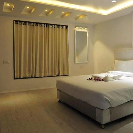 Grand Nakshatra Hotel Ānand Dış mekan fotoğraf
