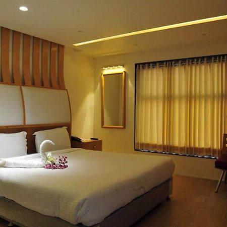 Grand Nakshatra Hotel Ānand Dış mekan fotoğraf