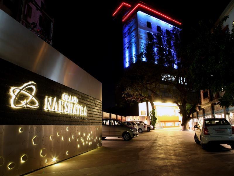 Grand Nakshatra Hotel Ānand Dış mekan fotoğraf
