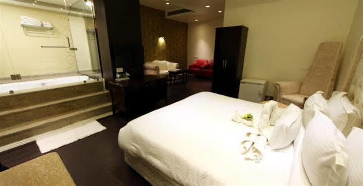 Grand Nakshatra Hotel Ānand Dış mekan fotoğraf